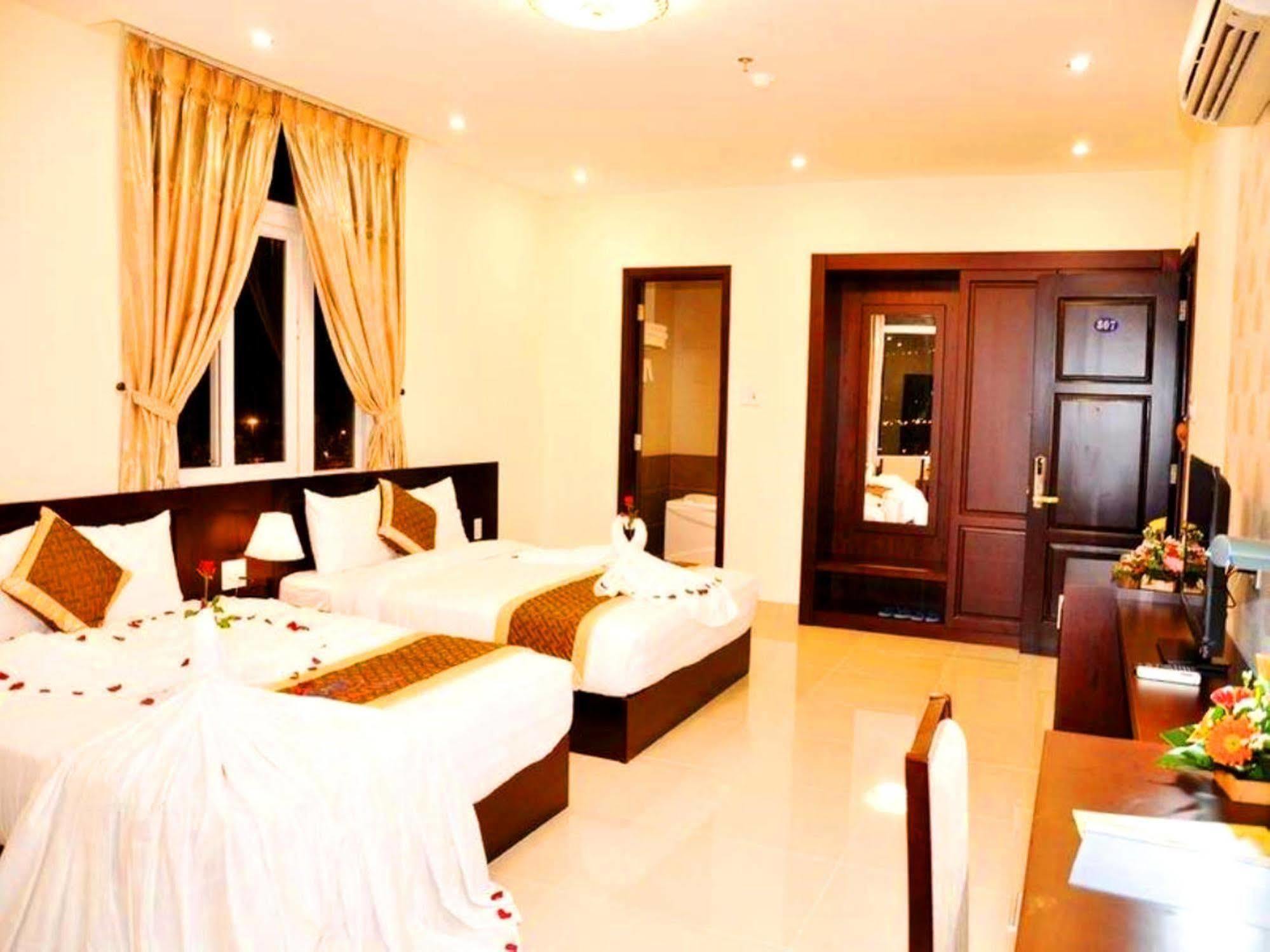 Gia Linh Hotel Da Nang Buitenkant foto